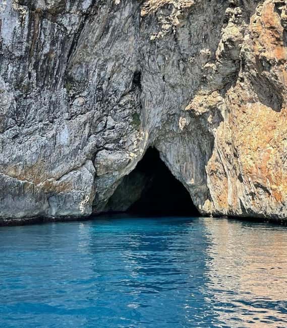 Join us for a 1-hour boat trip to explore the amazing caves of Salento - Passing Grotta Zinzulusa