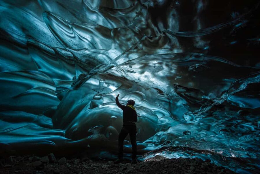 Jökulsárlón: Glacier Hike to a Remote Ice Cave - Group size and the value of the $278 price