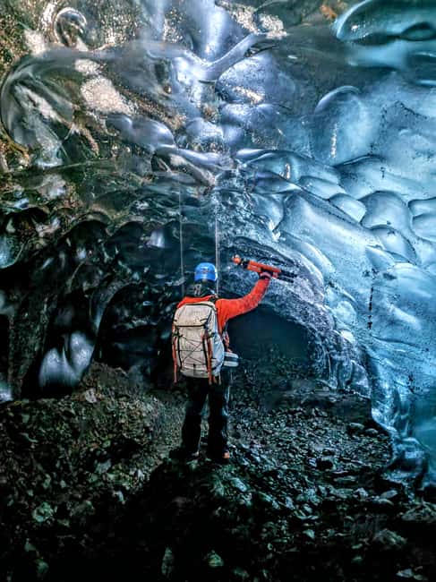 Jökulsárlón Ice Cave Tour - Inside Vatnajökull glacier - Photography in blue ice