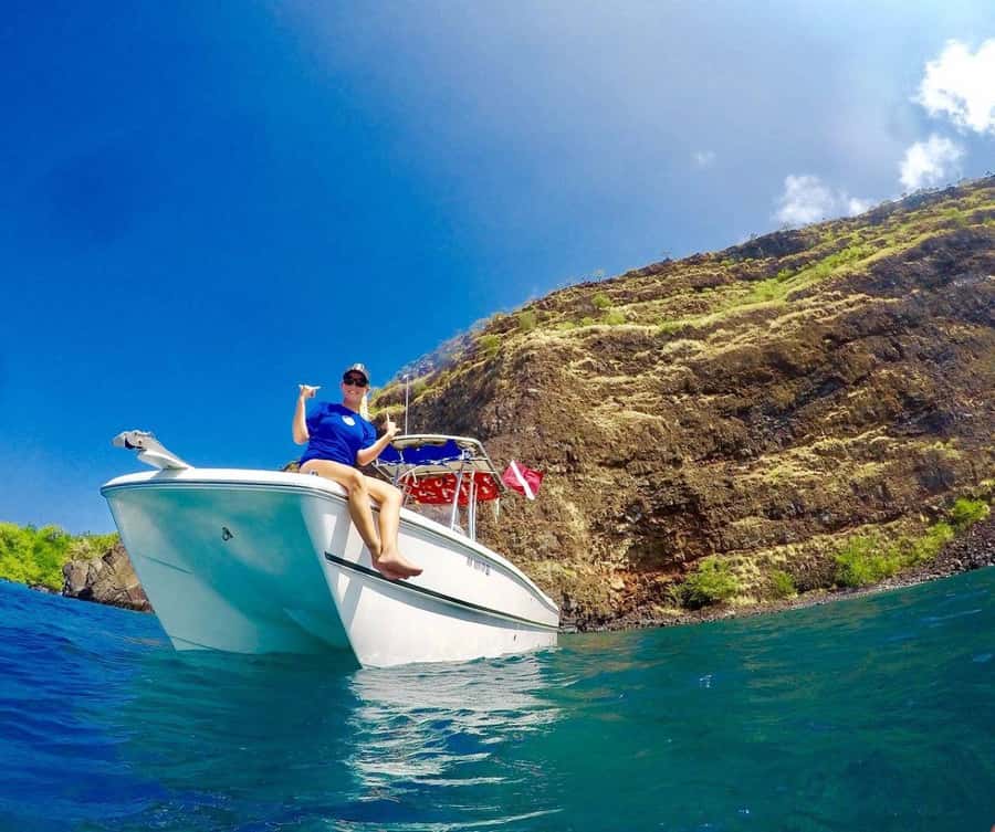 Kailua Kona: Dolphin, Sea Cave and Captain Cook Snorkel Tour - Captain Cook Monument and Kealakekua Bay