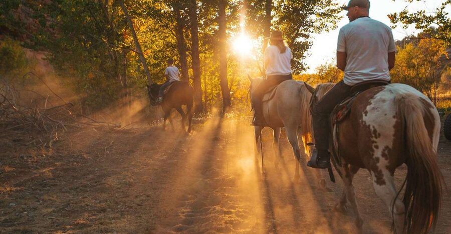 Kanab: Cave Lakes Canyon Horseback Riding Experience - The best seasons and times to ride