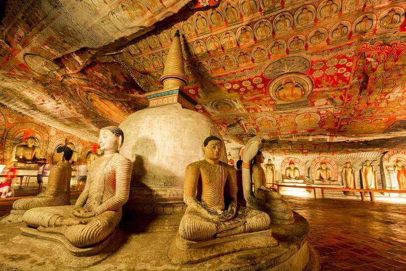 Kandy: Sigiriya Fortress & Cave Temple Full Day Private Tour - Dambulla’s caves, statues, and murals