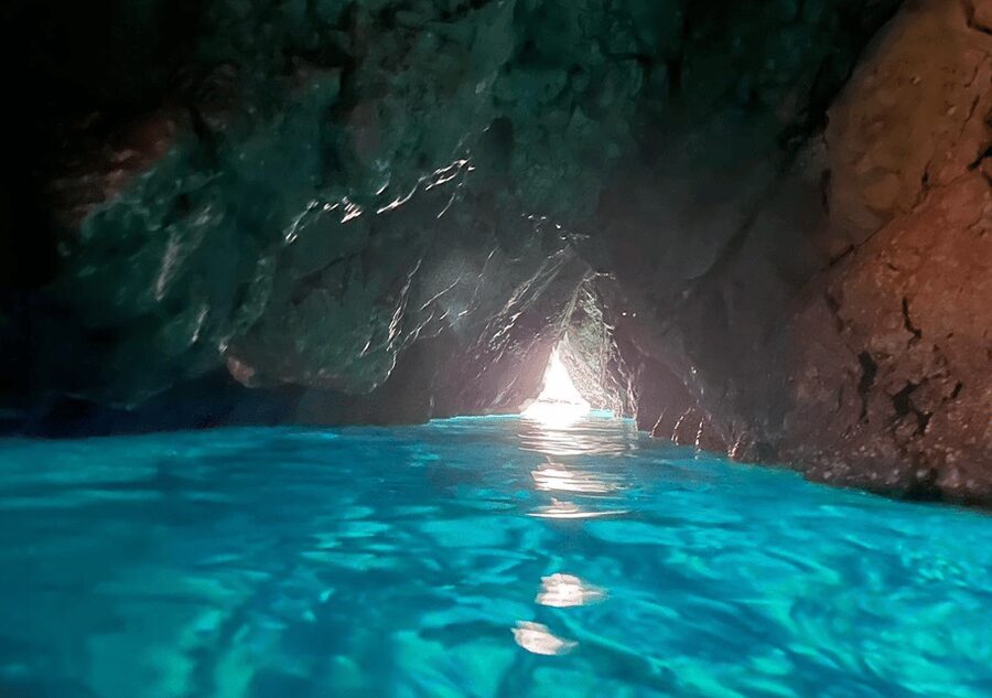 kayak route in granadella javea cave llop marí,cala en caló - Cala en Caló and its blue-water tunnels
