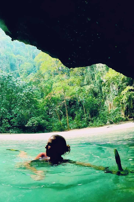 Ko Lanta: Emerald Cave and 4 Islands Tour by Longtail Boat - Koh Chueak brings the first snorkeling stop