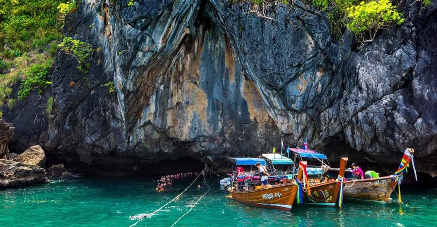 Ko Lanta: Emerald Cave and 4 Islands Tour by Longtail Boat - Koh Ngai gives you two hours to slow down