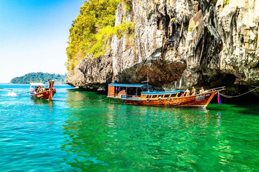 Ko Lanta: Emerald Cave and 4 Islands Tour by Longtail Boat - Guide service and practical safety points