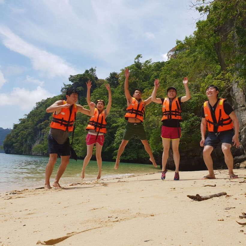 Ko Lanta: Ko Aung, Ko Phee Ghost Cave Island, Talabeng Kayak - Beach time after the paddling