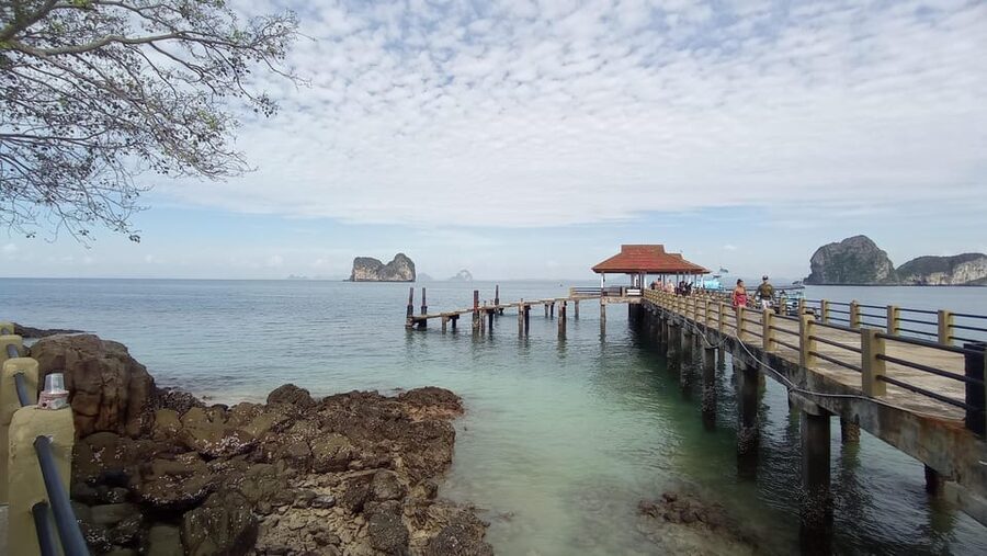 Koh Lanta: 4 Islands and Emerald Cave Tour by Longtail Boat - What to Pack for This Specific Boat Trip