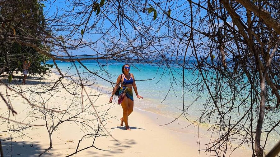Koh Lanta: 4 Islands, Emerald Cave & Koh Kradan by Longtail - Swimming through Emerald Cave at Koh Muk