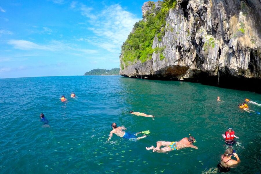 Koh Lanta: 4 Islands, Emerald Cave & Koh Kradan by Speedboat - Koh Kradan, the long beach break