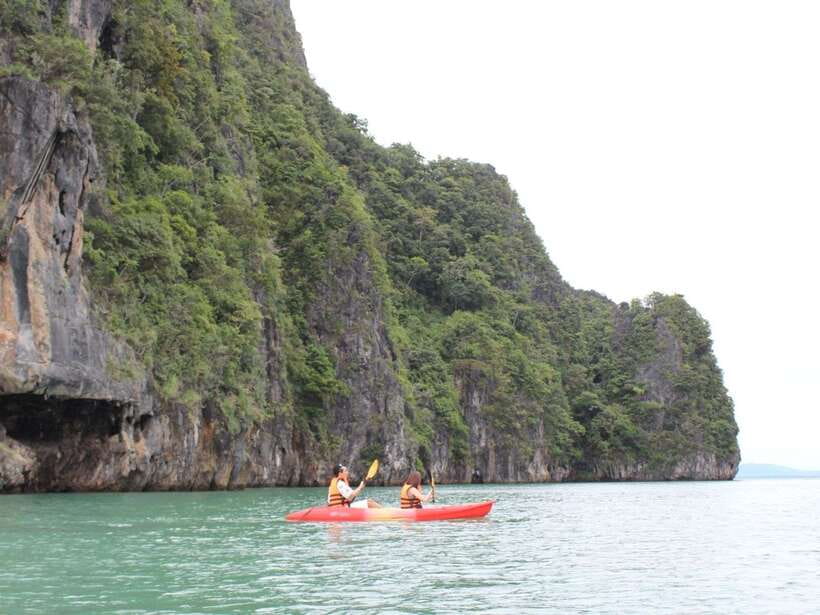 Koh Lanta: Sea Cave Kayaking and Talabeng Island Tour - Kayaking beneath Talabeng’s hanging vines