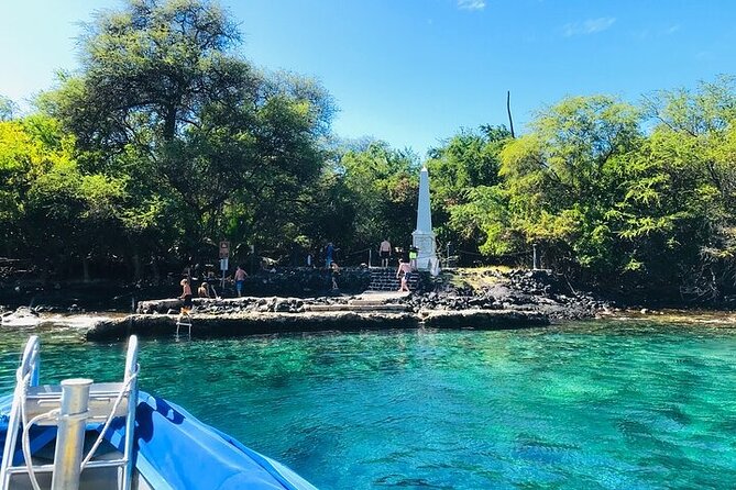 Kona Snorkel Tour: Captain Cook Reef Snorkel, Dolphin & Sea Caves - Small boat, small group, and comfort