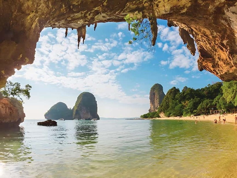 Krabi: Railay Phra Nang & Diamond Cave Sunset Plankton Tour - Cruising from Krabi toward Railay Bay