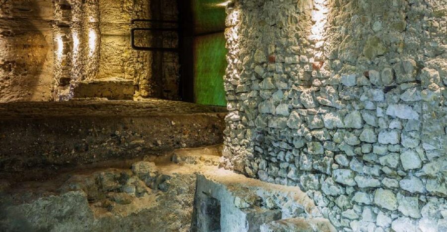 Krakow: Guided Tour of Rynek Underground - Touchscreens, Holograms, and Projected Krakow
