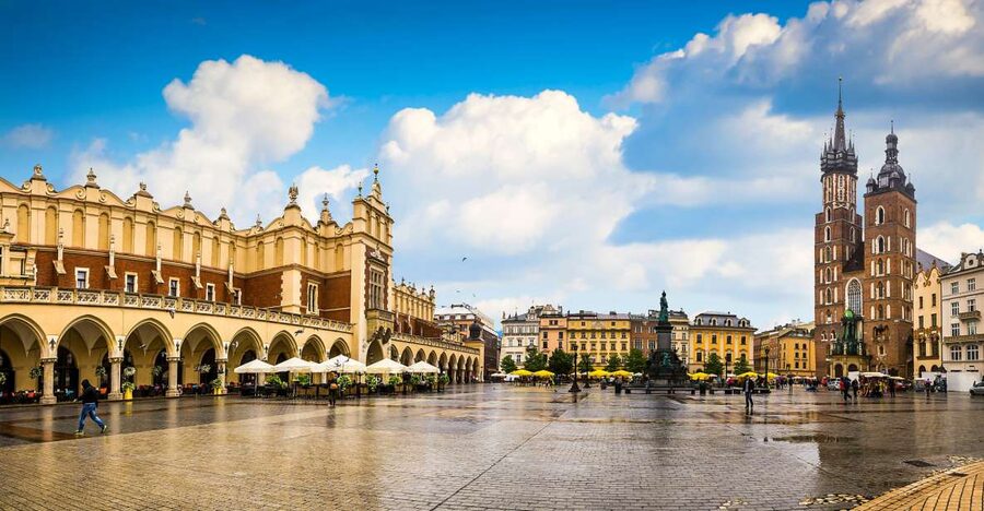 Krakow: Old Town Rynek Underground Entry and Guided Tour - Key points at a glance
