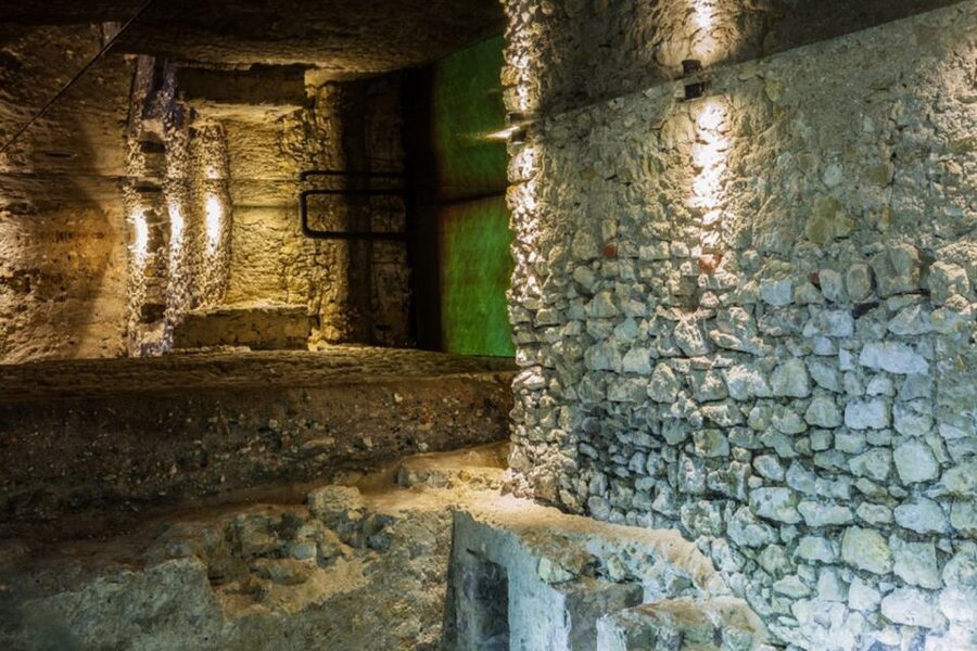 Krakow: Rynek Underground Museum Guided Tour - Group size, languages, and hearing the guide