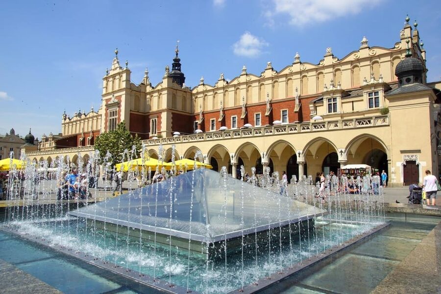 Krakow's Rynek Underground Museum Tour with Ticket and Guide - Who will get the most from this tour