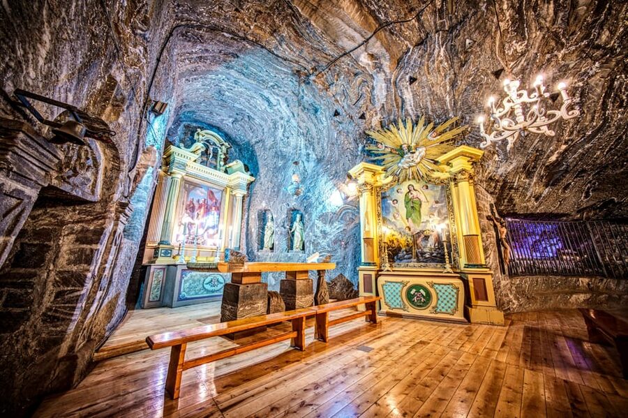 Krakow: UNESCO Underground Boat Expedition & Salt Mine Tour - Why Bochnia makes a different salt mine trip
