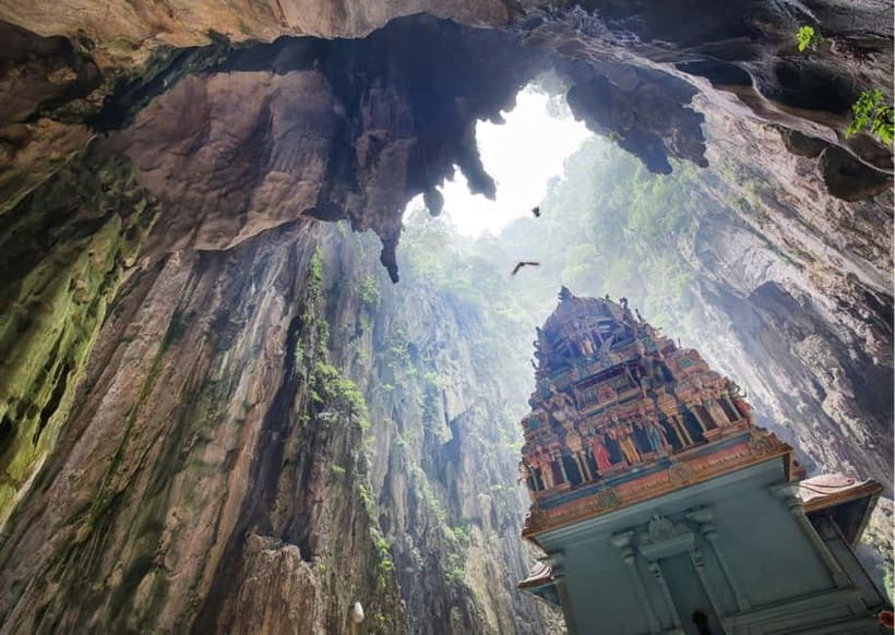 Kuala Lumpur: Batu Caves & Kuala Gandah Elephant Sanctuary - Clothes, shoes, and daily preparation