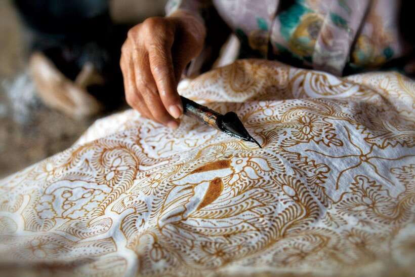Kuala Lumpur : Batu Caves Private Tour - The batik factory shows a different side of Malaysia
