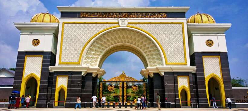 Kuala Lumpur: City Tour & Batu Caves Combo - The National Mosque and Railway Station reveal older Kuala Lumpur