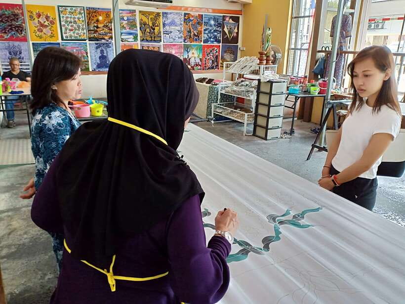 Kuala Lumpur: Private Batu Cave, National Mosque Tour, Lunch - Who should book this Kuala Lumpur tour?
