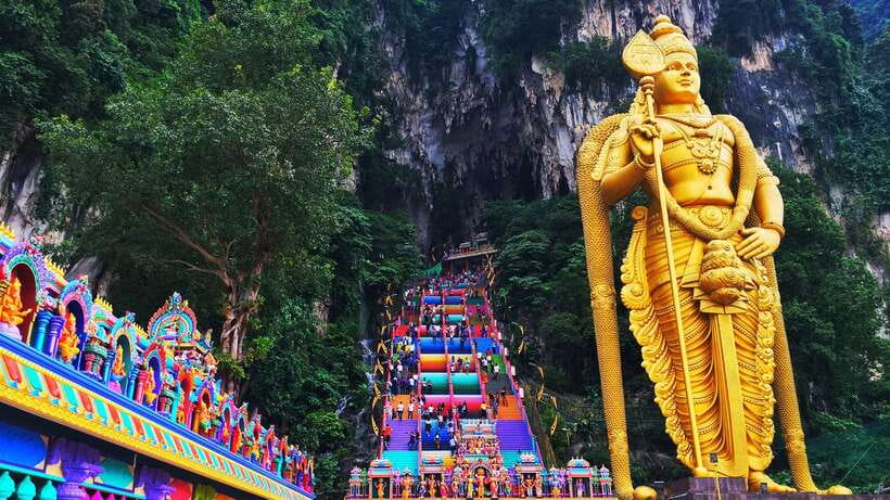 Kuala Lumpur: Private Tour to Genting Highland & Batu Caves - Riding the Genting Skyway over the jungle