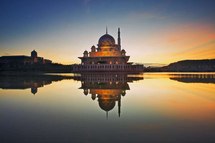 Kuala Lumpur, Putrajaya & Batu Caves Tour - Batu Caves and the 272-step climb