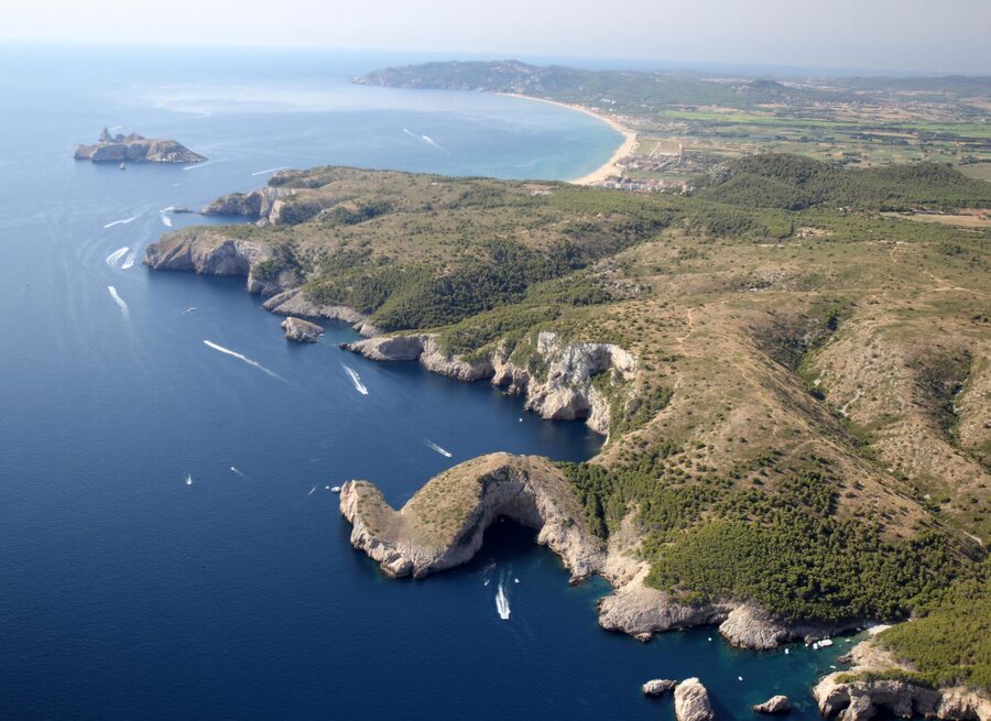 L'Estartit: Boat Trip to the Medes Islands and the NP Caves - The seasonal 10-minute swim