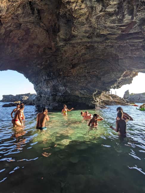 La Spezia: Sunset Kayak & Caves Tour w/ Swimming & Aperitif - The first hour: Lerici and San Terenzo from a kayak
