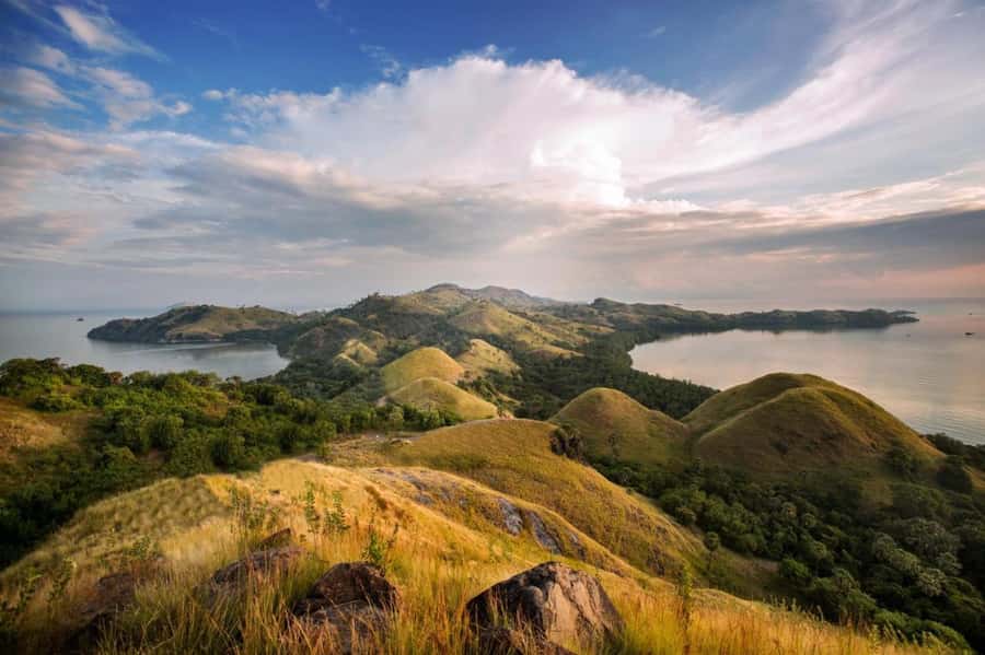 Labuan Bajo: Rangko Cave and Beach Snorkeling Half-Day Tour - Rangko Cave: a natural pool with a theatrical entrance