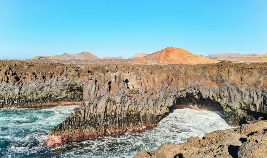 Lanzarote: Volcanos of Timanfaya and Caves Tour with Lunch - Guides, buses, and the rhythm of the day