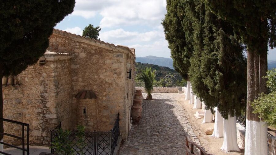 Lassithi, Zeus Cave, Olive Mill Farm & Knossos Combo Tour - What the bus day feels like