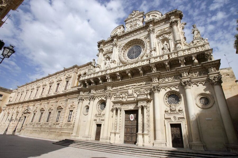 Lecce guided tour with underground discoveries - Santa Croce and the details above eye level