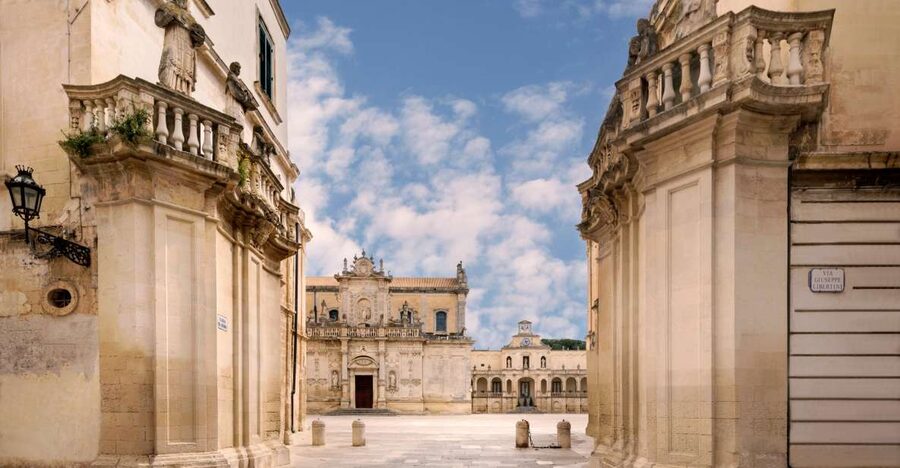 Lecce guided tour with underground discoveries - Piazza Duomo and Lecce’s grandest view