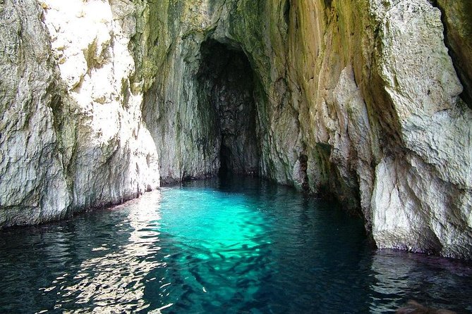 Leuca: Caves tour 1h 30 min - What the skipper adds to the ride
