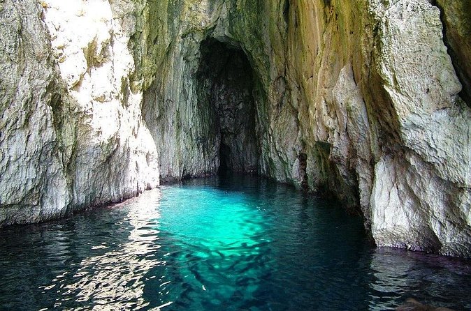 Leuca: Caves tour 1h 30 min - Why the 10-person limit matters