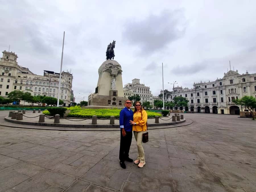 Lima: City Highlights Walking Tour & Catacombs - A short stop at Iglesia de La Merced