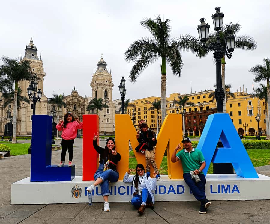 Lima: City Highlights Walking Tour & Catacombs - Seeing the main square of Lima