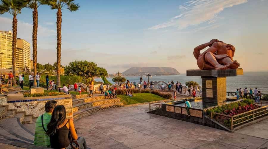 Lima : City Tour by Panoramic Bus - Walking & Catacombs - Why this bus-and-catacombs combination works