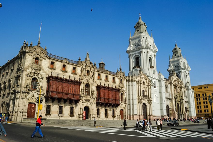 Lima: Historic Downtown, Miraflores & Catacombs Private Tour - Entering San Francisco Convent and Catacombs