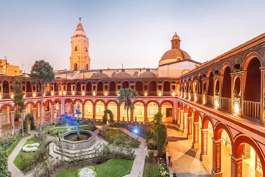 Lima: Water Magic Circuit, Downtown and Catacombs Night Tour - Should you book the Lima night tour?