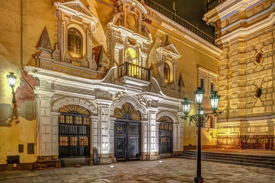 Lima: Water Magic Circuit, Downtown and Catacombs Night Tour - Watching the Magic Water Circuit light up