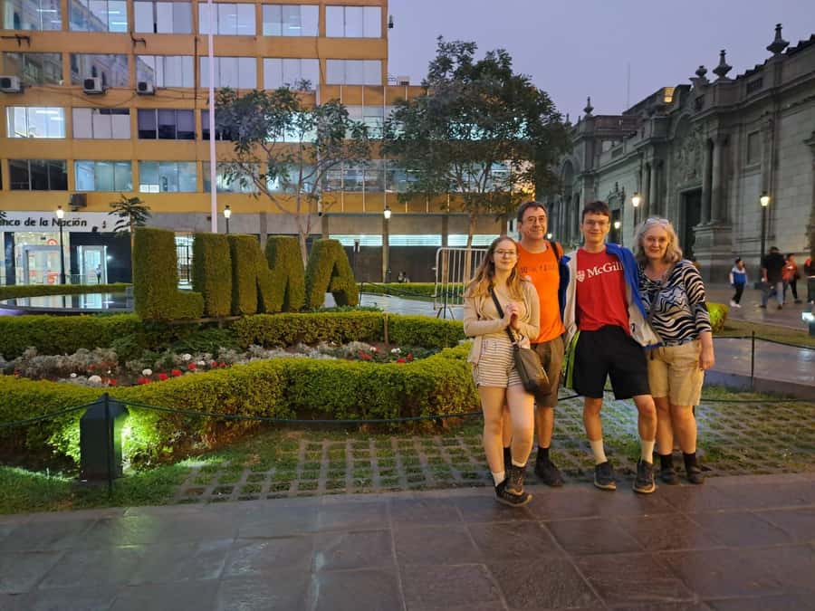 Lima: Water Magic Circuit, Downtown and Catacombs Night Tour - Traffic, vans, and the private-group advantage