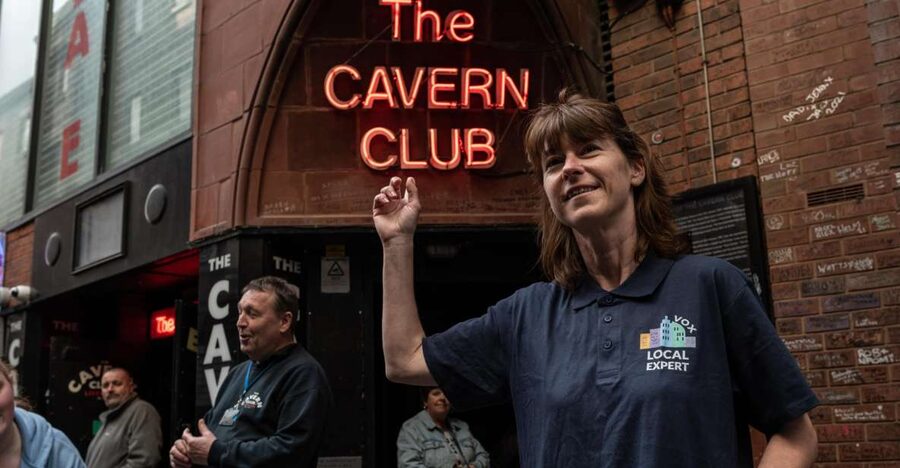 Liverpool: City and Cavern Quarter Walking Tour - Starting by Queen Victoria in Derby Square