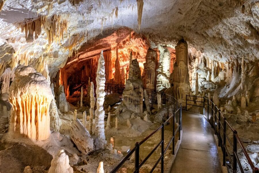 Ljubljana: Postojna Cave & Predjama Castle Tickets and Tour - How crowded timing can change the experience
