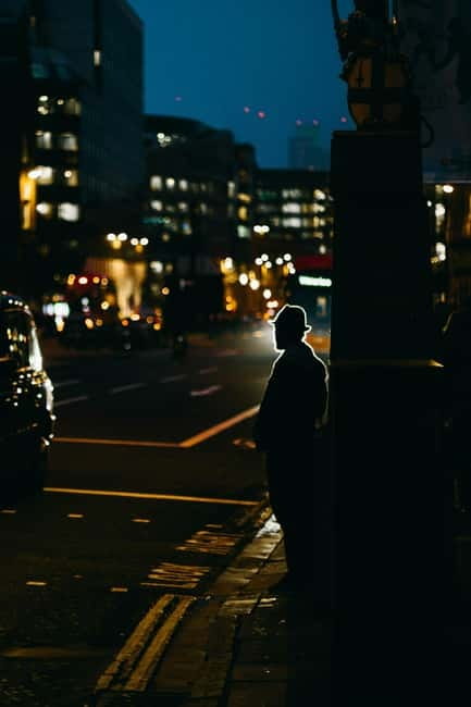 London: Jack the Ripper Tour and Underground Prison in Spanish - The Tube ride changes the subject