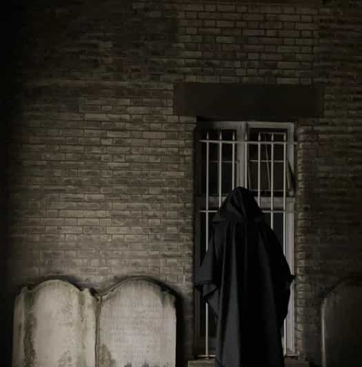 London: Jack the Ripper Tour and Underground Prison in Spanish - The best value in the two-part format