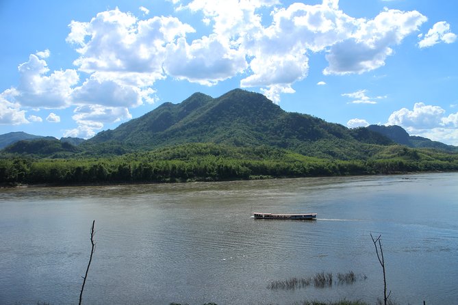 Luang Prabang: Cruise to Pak Ou Caves & Kuang Si Waterfalls - Lunch beside the river
