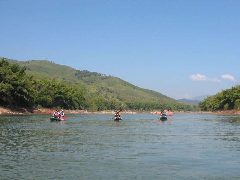 Luang Prabang: Kayak Tour to Pak Ou Caves - Paddling the Mekong toward lunch